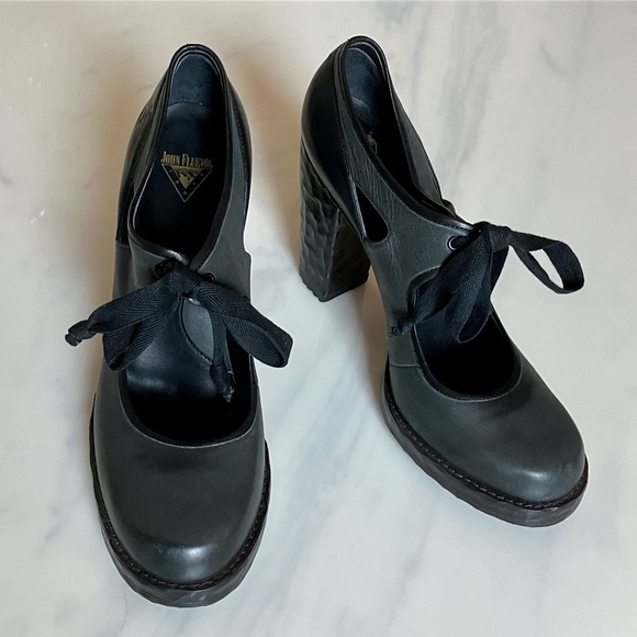 John Fluevog Hopscotch Tag Gray & Black Mary Jane Heels 9.5 - Picture 1 of 4
